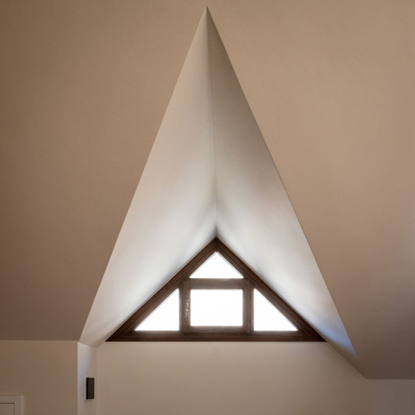 sottotetto finestra triangolare 