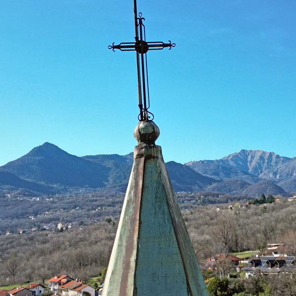 Croce ferro danneggiata cuspide campanile chiesa rame rivera almese