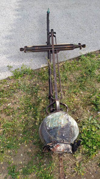 Croce ferro chiesa manutenzione pulizia decoro decorazione religione