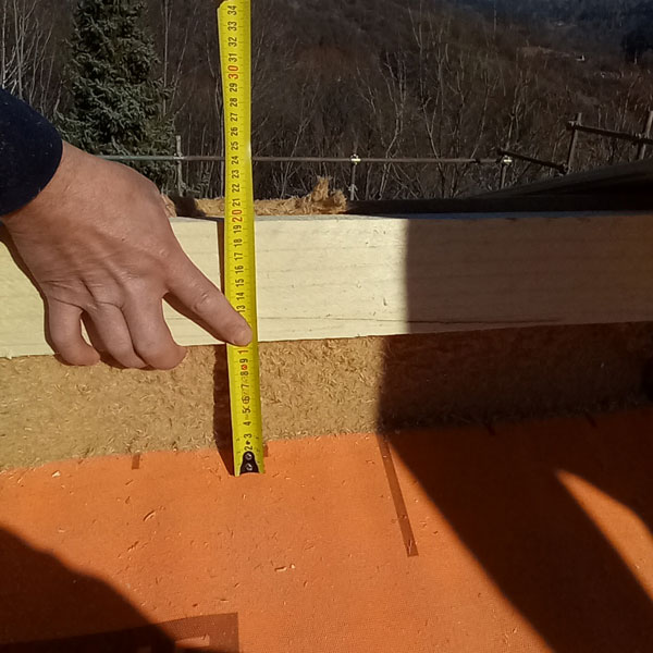 20 cm fibra di legno coibentazione isolamento copertura borgata favella Rubiana 