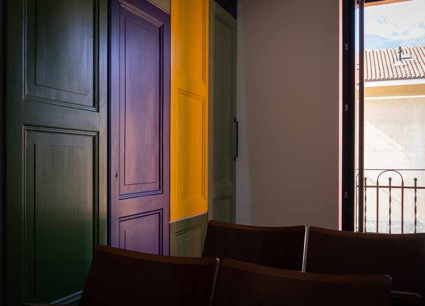 Sedie cinema arredo interno colori progetto interni arch. Stefano Bruno 