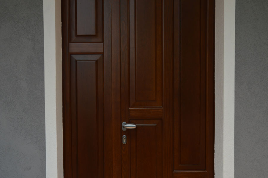 portone ingresso legno cappotto esterno 