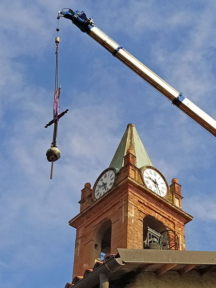 Rimozione croce ferro campanile cuspide campane chiesa orologio gru