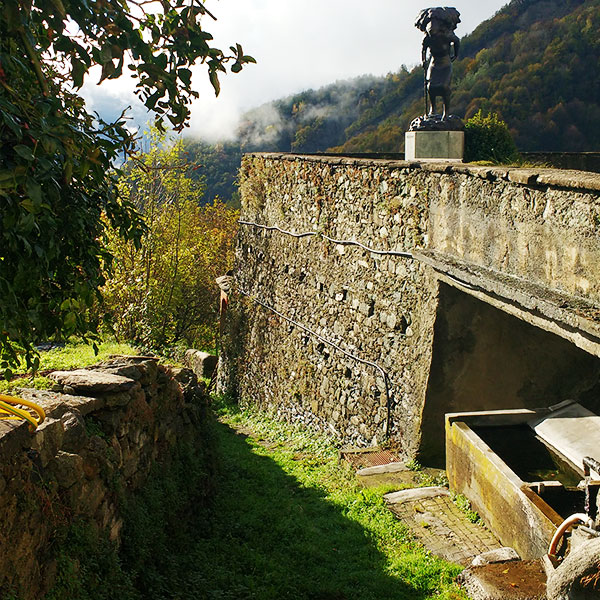 Sentiero Mocchie lavatoio natura frazione alpina censimento ahora architettura